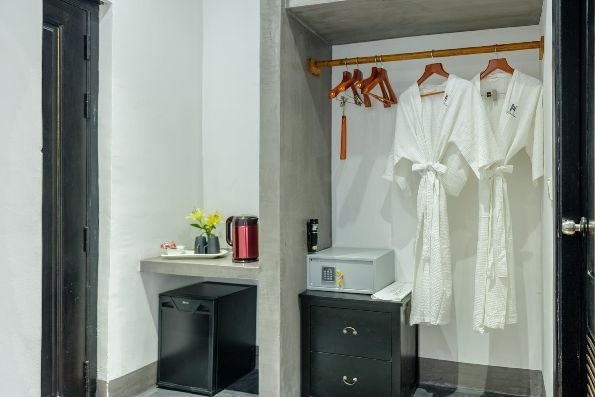 Hotel De L'Homme Пном Пен Екстериор снимка