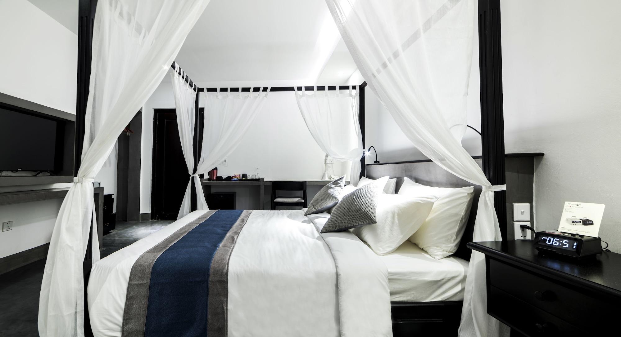 Hotel De L'Homme Пном Пен Екстериор снимка